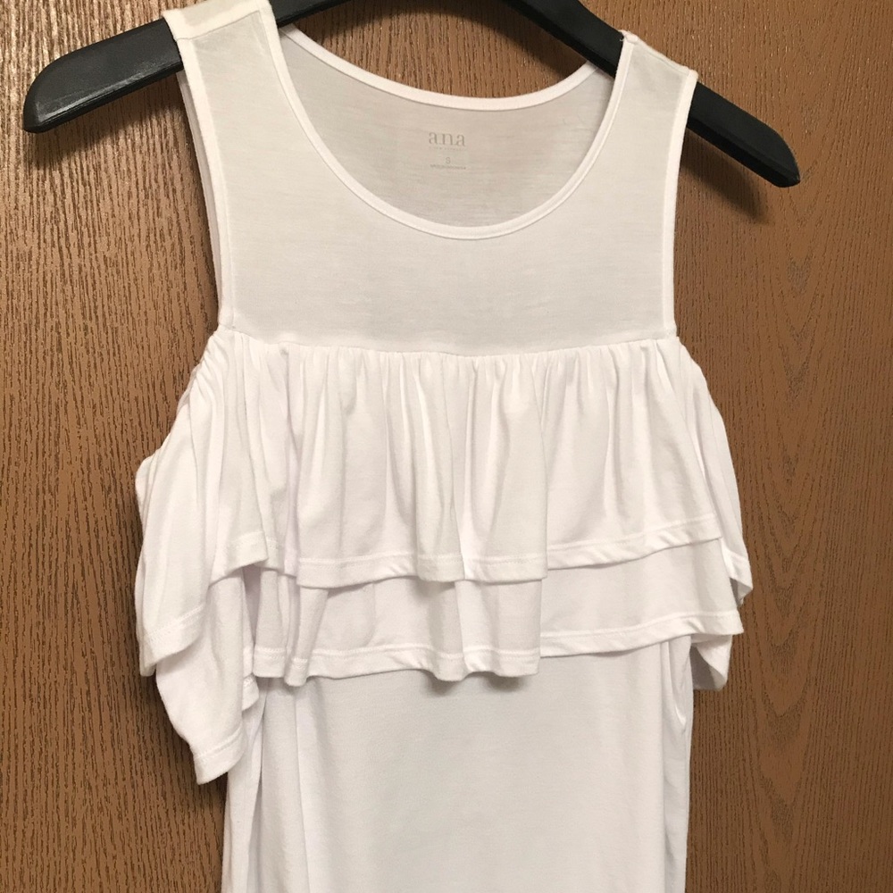 ❣️3/$15 bundle❣️Wt jersey, open shoulder shirt.